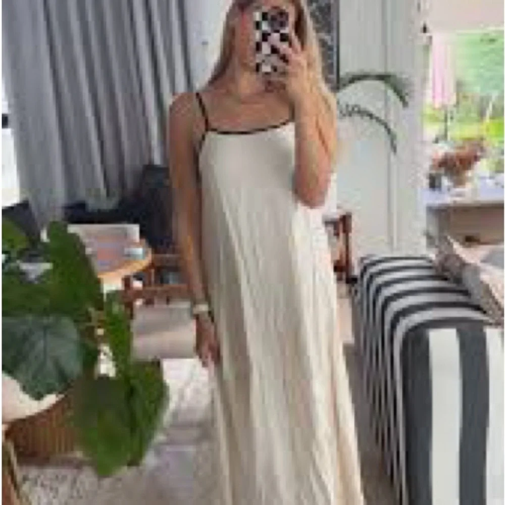Viral Elegant Cream linen Maxi Dress - Picture 4 of 13